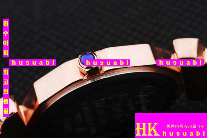 ĵ ڽð Replica Chopard Japanese Quartz MOVEMENT Rose gold Case Crown with Blue stone stud Rose gold Bracelet Women. sa-26