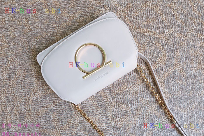 ★미러급★  페라가모 간치니 백 F 22D293-4