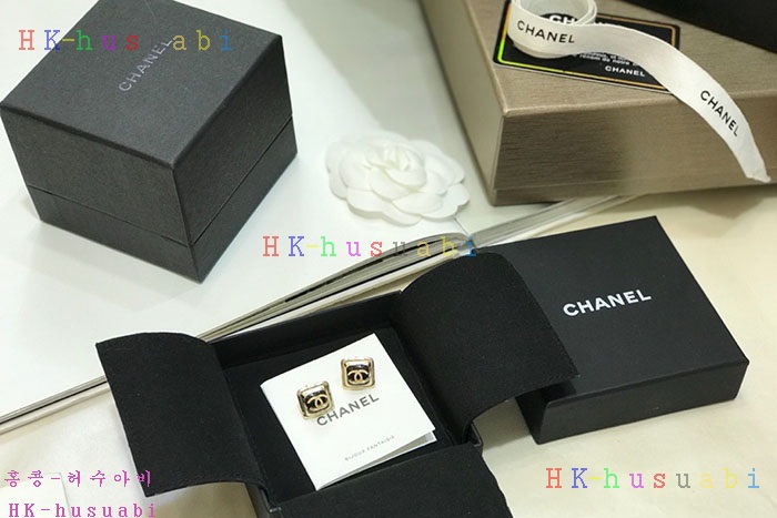 NEW 샤넬 귀걸이 신상 CH 4018892