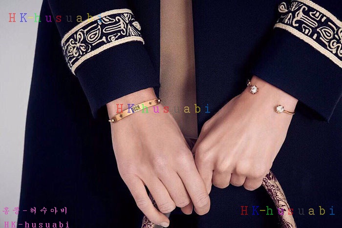 NEW 디올 팔찌 신상 DR 7140010