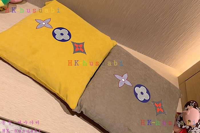 NEW 루이비통 쿠션 신상 LV 757778