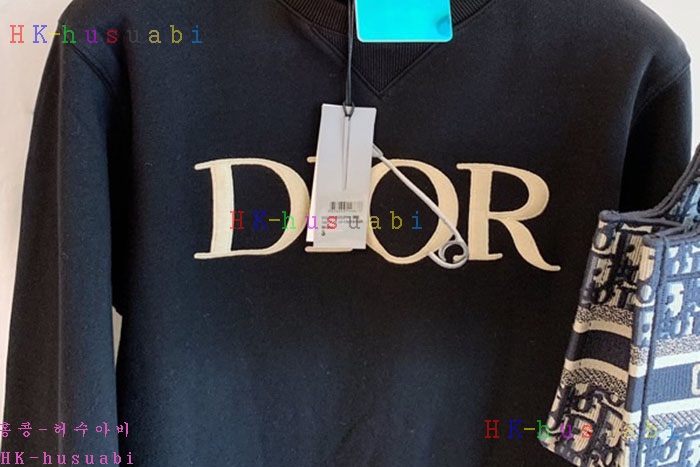 NEW 디올 맨투맨 신상 DR 827740