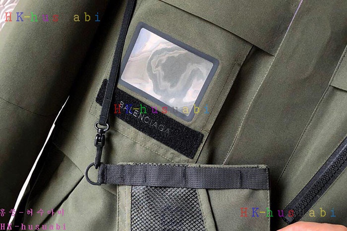 NEW 발렌시아가  패딩 신상 B 579661
