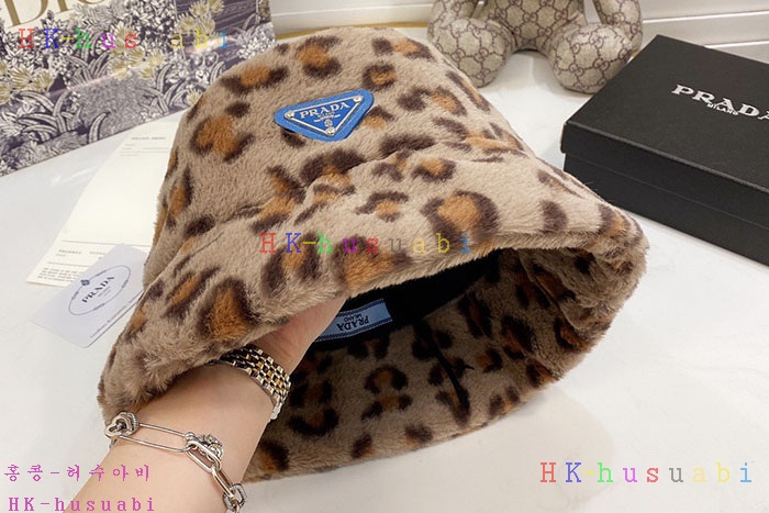 NEW 프라다 모자 신상 P 242213
