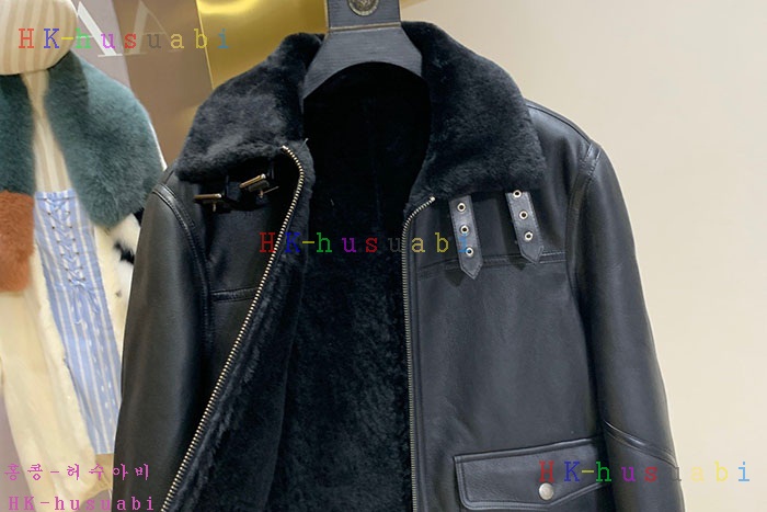 NEW 버버리 무스탕 신상 B 2485551