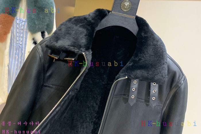 NEW 버버리 무스탕 신상 B 2485551