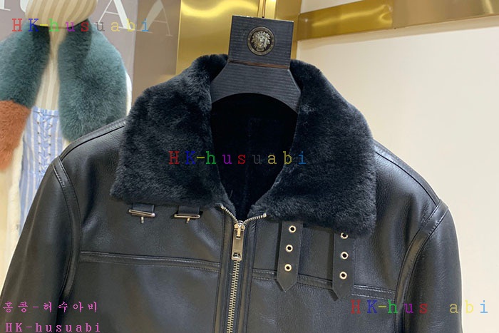NEW 버버리 무스탕 신상 B 2485551