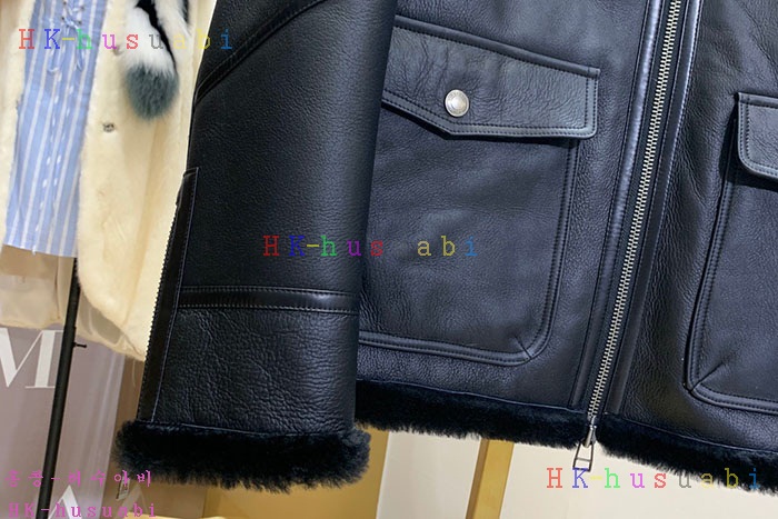 NEW 버버리 무스탕 신상 B 2485551