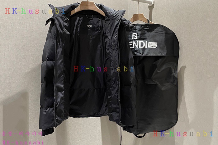 NEW 펜디 패딩 신상 FD 528334
