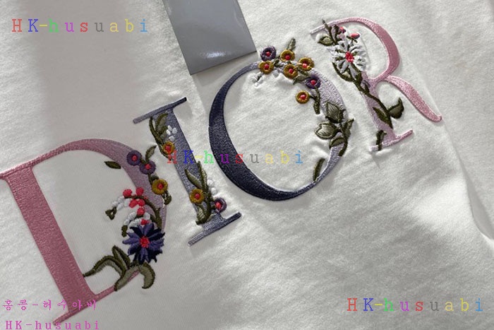 NEW 디올 반팔티 신상  DR 1114421