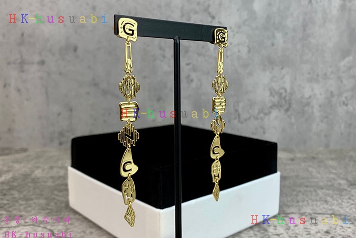 NEW 지방시 귀걸이 신상 GV 142250
