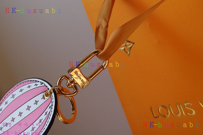 NEW 루이비통  백 참 키 홀더 M68866-4