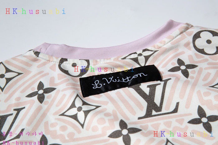 NEW 루이비통 반팔티 신상 LV 673358
