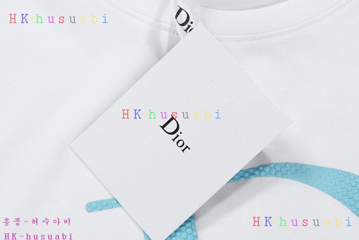 NEW 디올 반팔티 신상 DR 242203