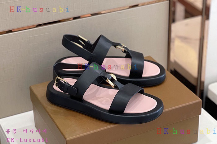 NEW 버버리 샌들 신상 BB  557244