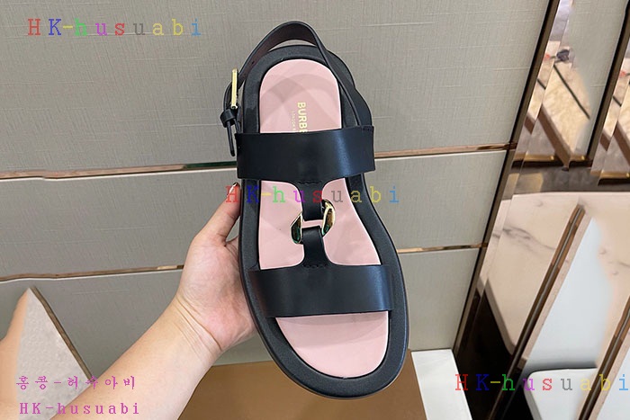 NEW 버버리 샌들 신상 BB  557244