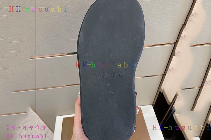 NEW 버버리 샌들 신상 BB  557244