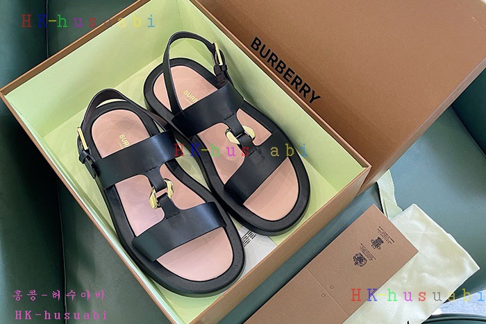 NEW 버버리 샌들 신상 BB  557244