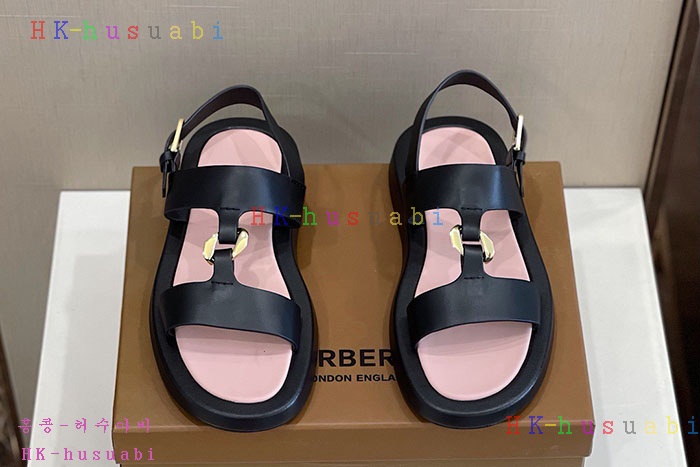 NEW 버버리 샌들 신상 BB  557244