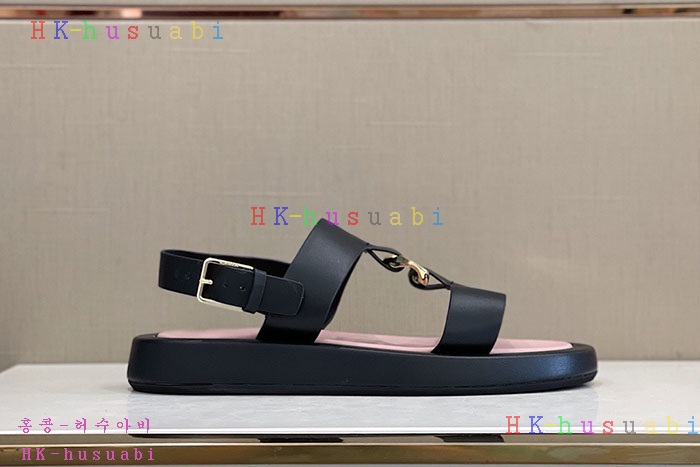 NEW 버버리 샌들 신상 BB  557244