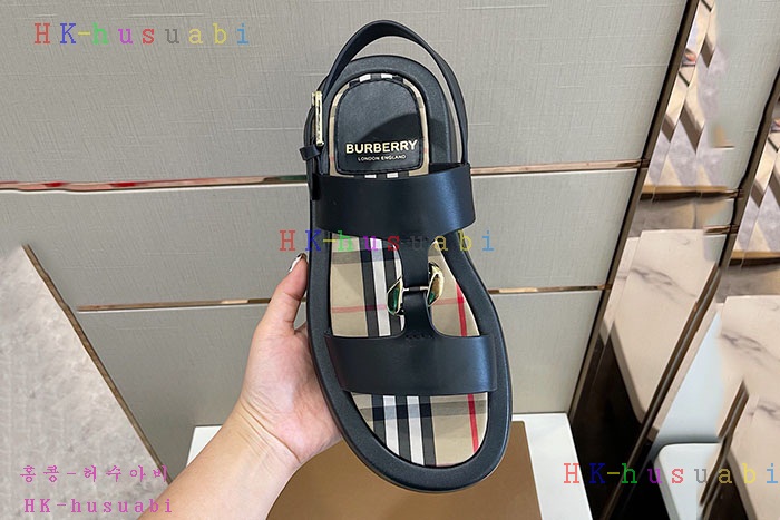 NEW 버버리 샌들 신상 BB  557245