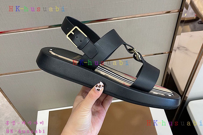 NEW 버버리 샌들 신상 BB  557245