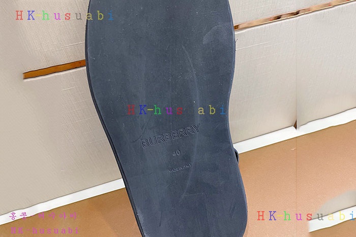 NEW 버버리 샌들 신상 BB  557245