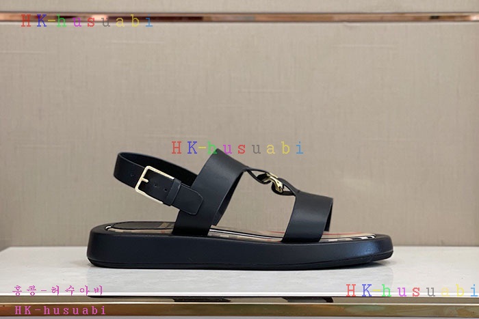 NEW 버버리 샌들 신상 BB  557245