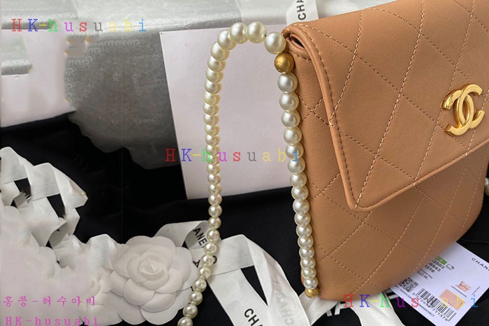 ★미러급★샤넬 카프스킨 퀼팅 CC 로고 펄 스트랩 스몰 호보백 AS2503-3