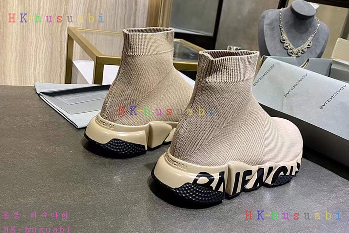 NEW 발렌시아가 스니커즈 신상 B 922541