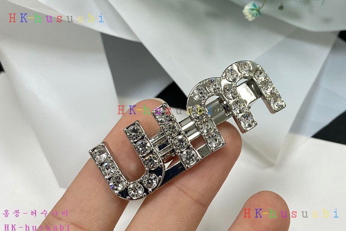 NEW 미우미우 헤어핀 신상 D 689962