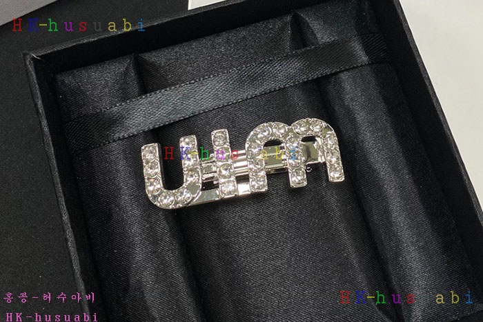 NEW 미우미우 헤어핀 신상 D 689962
