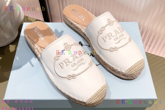 NEW 프라다 스니커즈 신상 P 242559