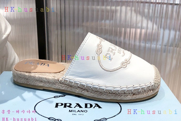NEW 프라다 스니커즈 신상 P 242559