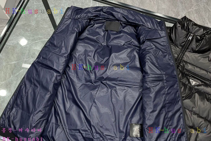 NEW 프라다 패딩조끼 신상 P 4478851