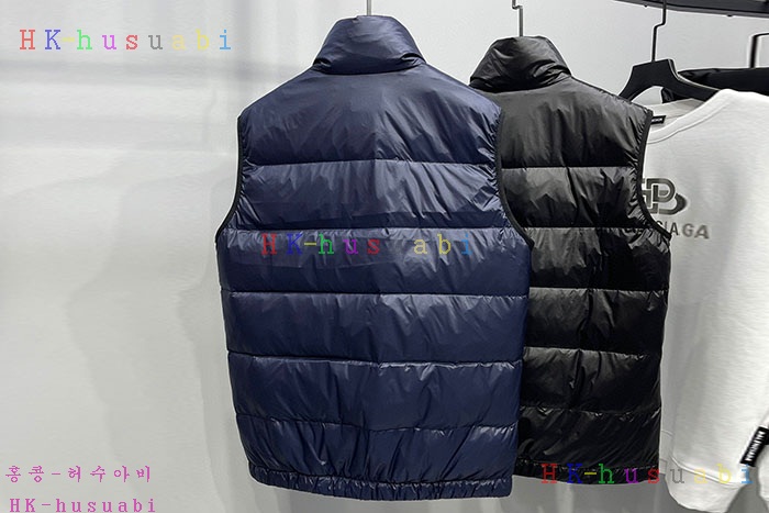NEW 프라다 패딩조끼 신상 P 4478851