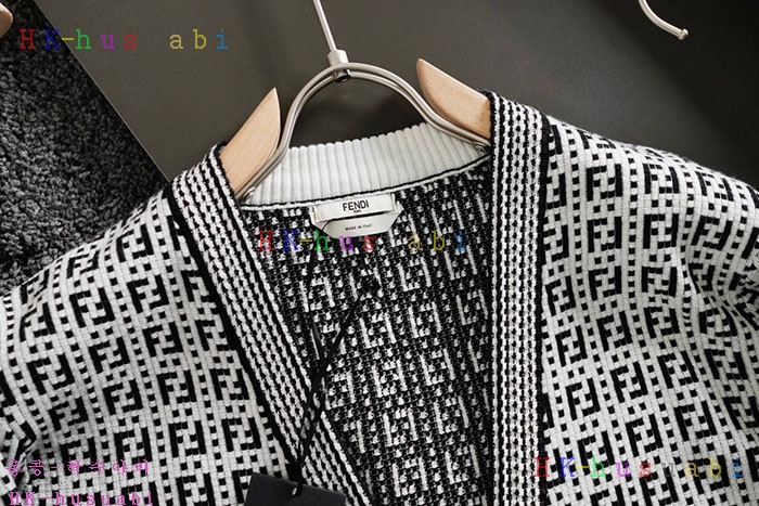 NEW 펜디 가디건 신상 FD 2245523