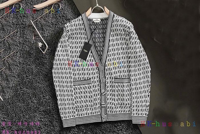 NEW 펜디 가디건 신상 FD 2245523