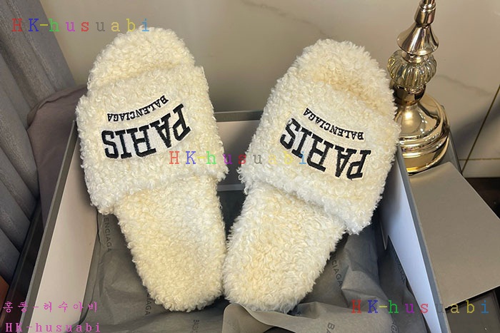 NEW 발렌시아가 신발 신상 B 555221