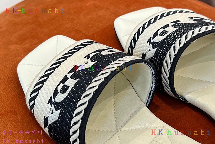 NEW 프라다 샌들 신상 P 245512