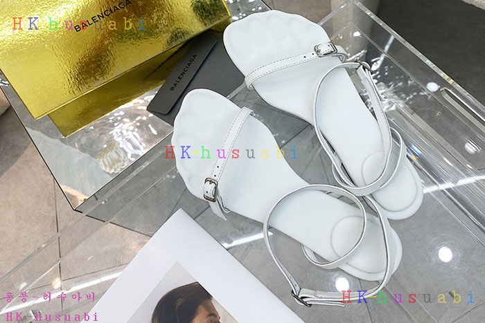 NEW  발렌시아가 샌들 신상 B 118243