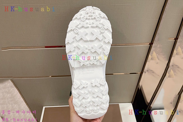 NEW  버버리 스니커즈 신상 BB  441400