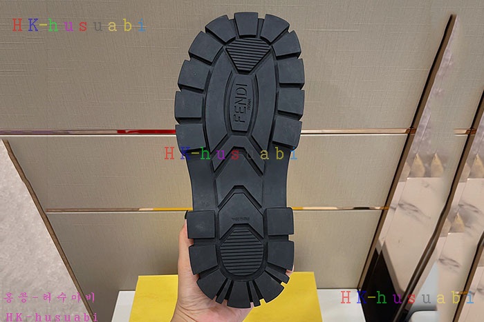 NEW 펜디 샌들 신상 FD 555205