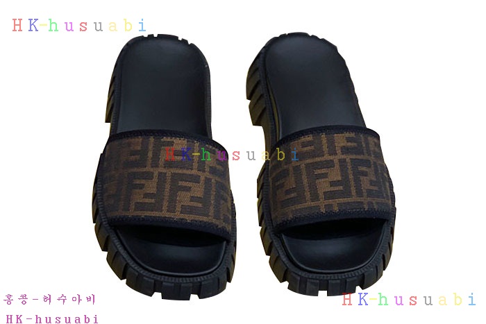 NEW 펜디 샌들 신상 FD 555205