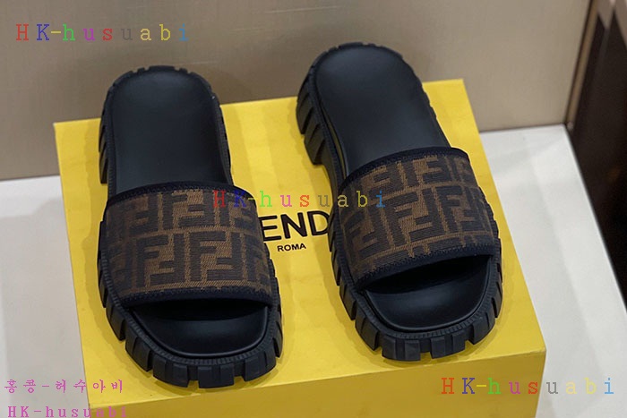 NEW 펜디 샌들 신상 FD 555205
