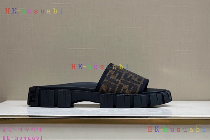 NEW 펜디 샌들 신상 FD 555205