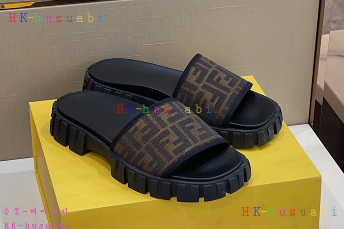 NEW 펜디 샌들 신상 FD 555205