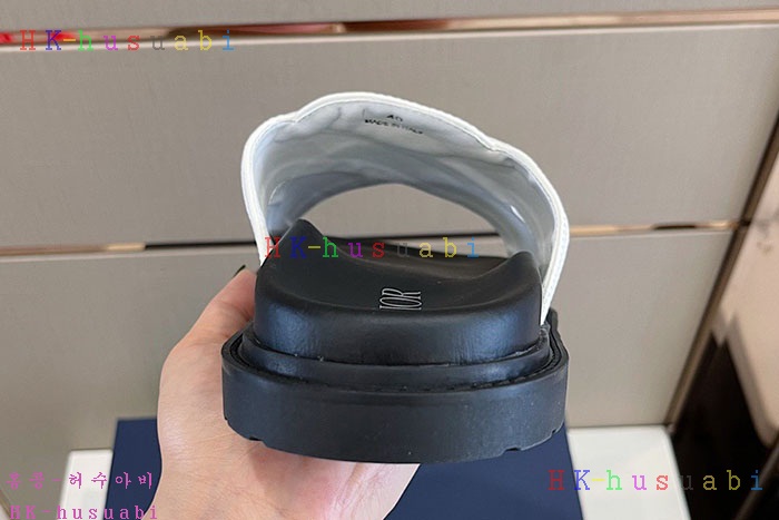 NEW 디올 샌들 신상 DR 421607