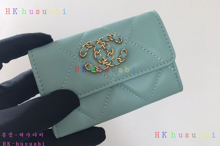 ★미러급★샤넬 19 플랩 카드 홀더 램스킨 메탈 AP1790