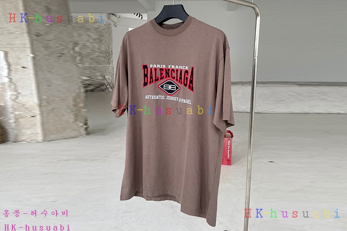 NEW 발렌시아가 반팔티 신상 B 875405